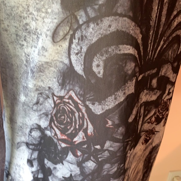 Sheer fleur de lis top - Picture 3 of 5